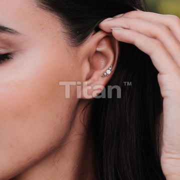 Implant Grade Titanium Internally Threaded Labret With 3 Bezel Set CZs and Ball Clusters Top - Image 7