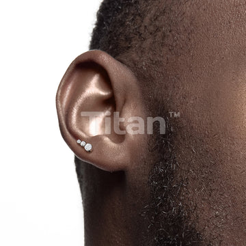 Implant Grade Titanium Internally Threaded Labret With 3 Descending CZ Top - Image 7